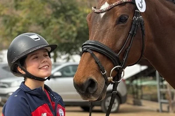 Joven promesa de Llanquihue fue reconocida en competencia ecuestre en Santiago